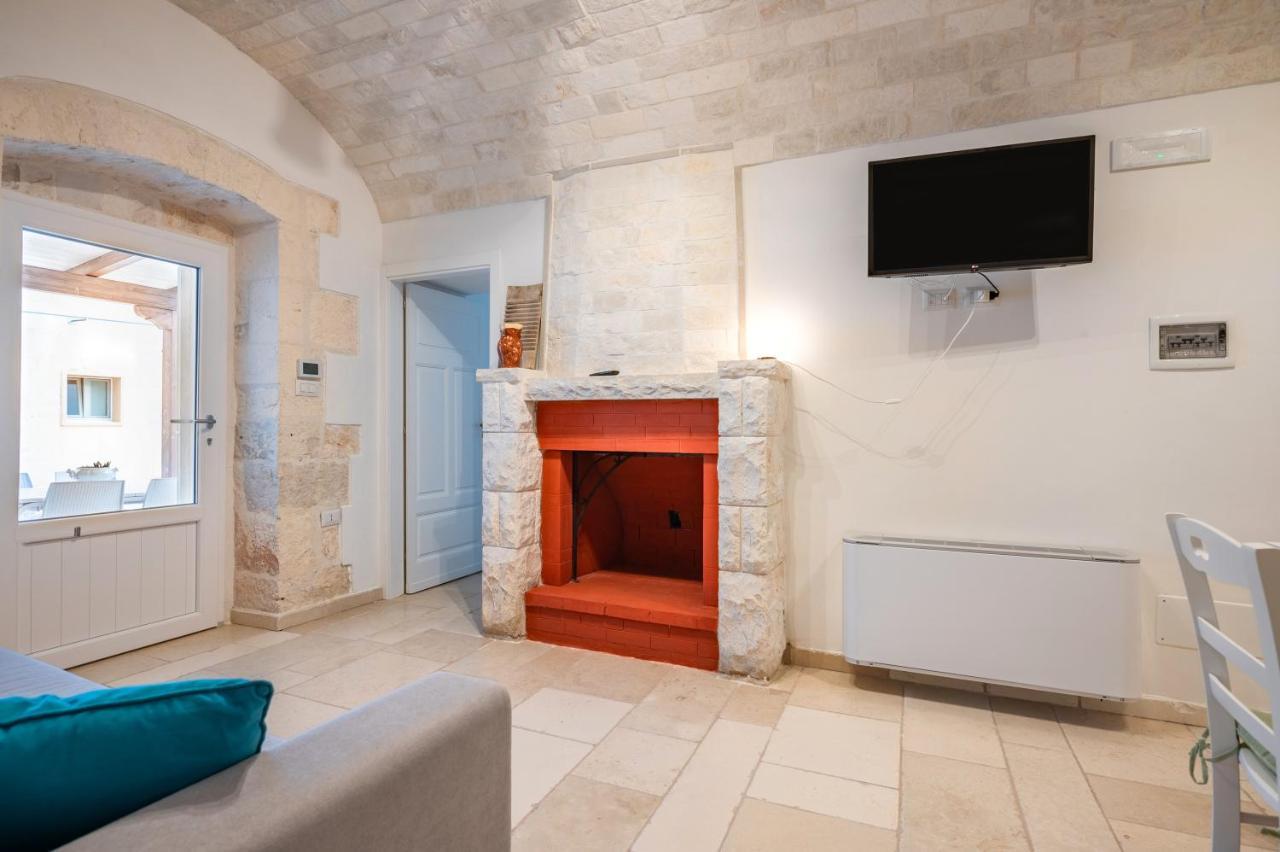 Trullo Il Focolare In Masseria Cisternino Luaran gambar
