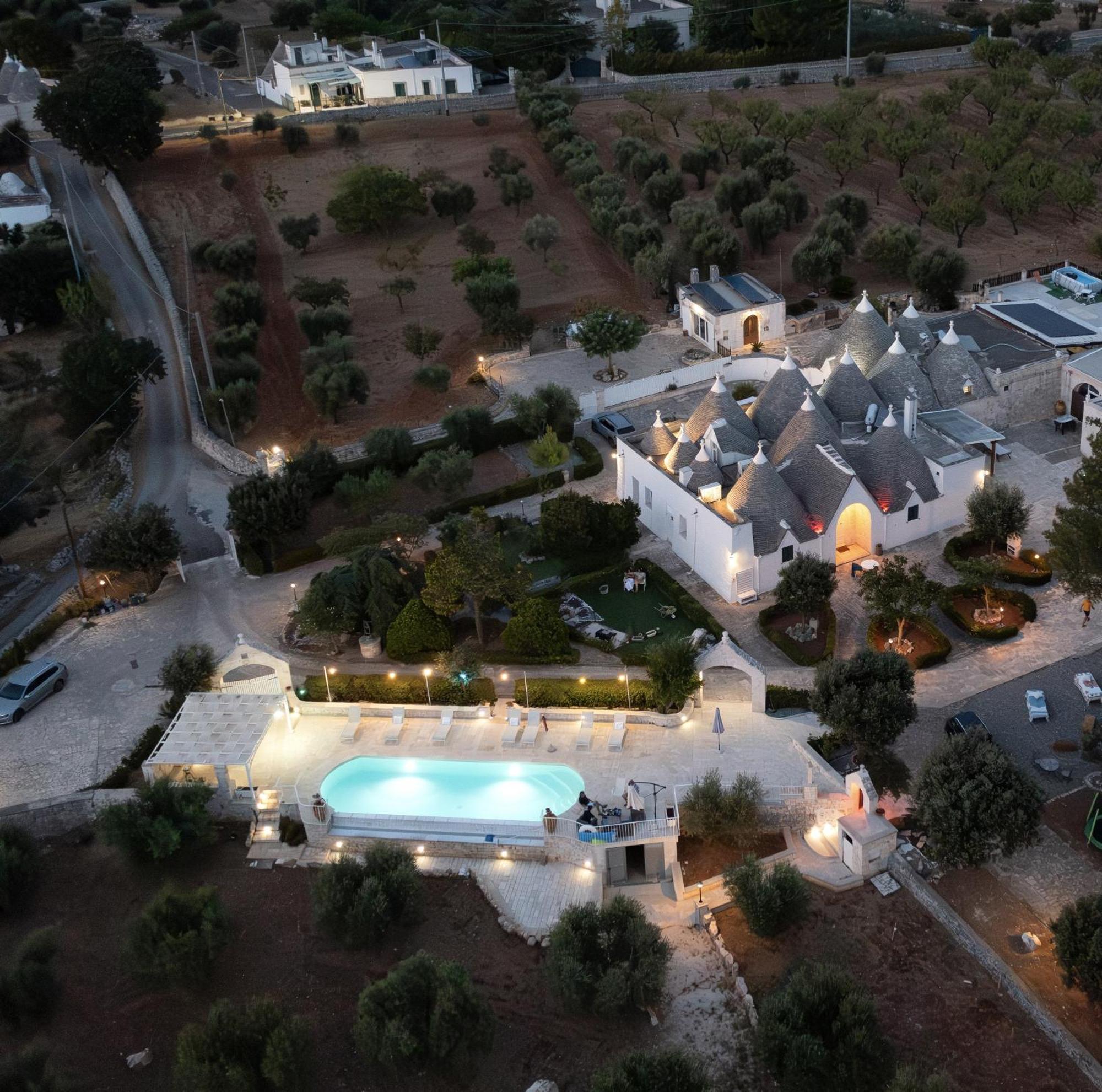 Trullo Il Focolare In Masseria Cisternino Luaran gambar